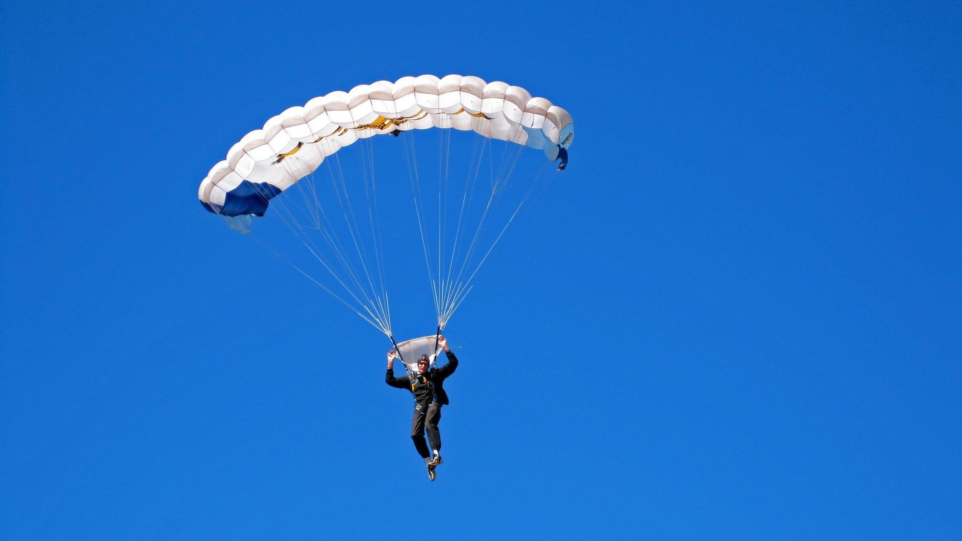乐竞平台_冰壶赛场风云再起，新生代选手挑战传统强队